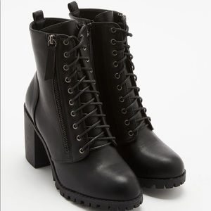 COMBAT BOOTS
